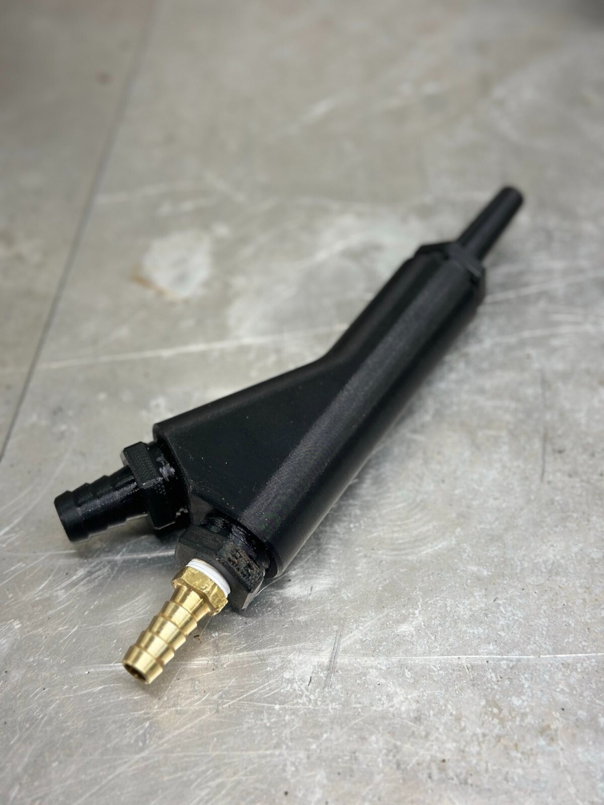 Vapor blast gun