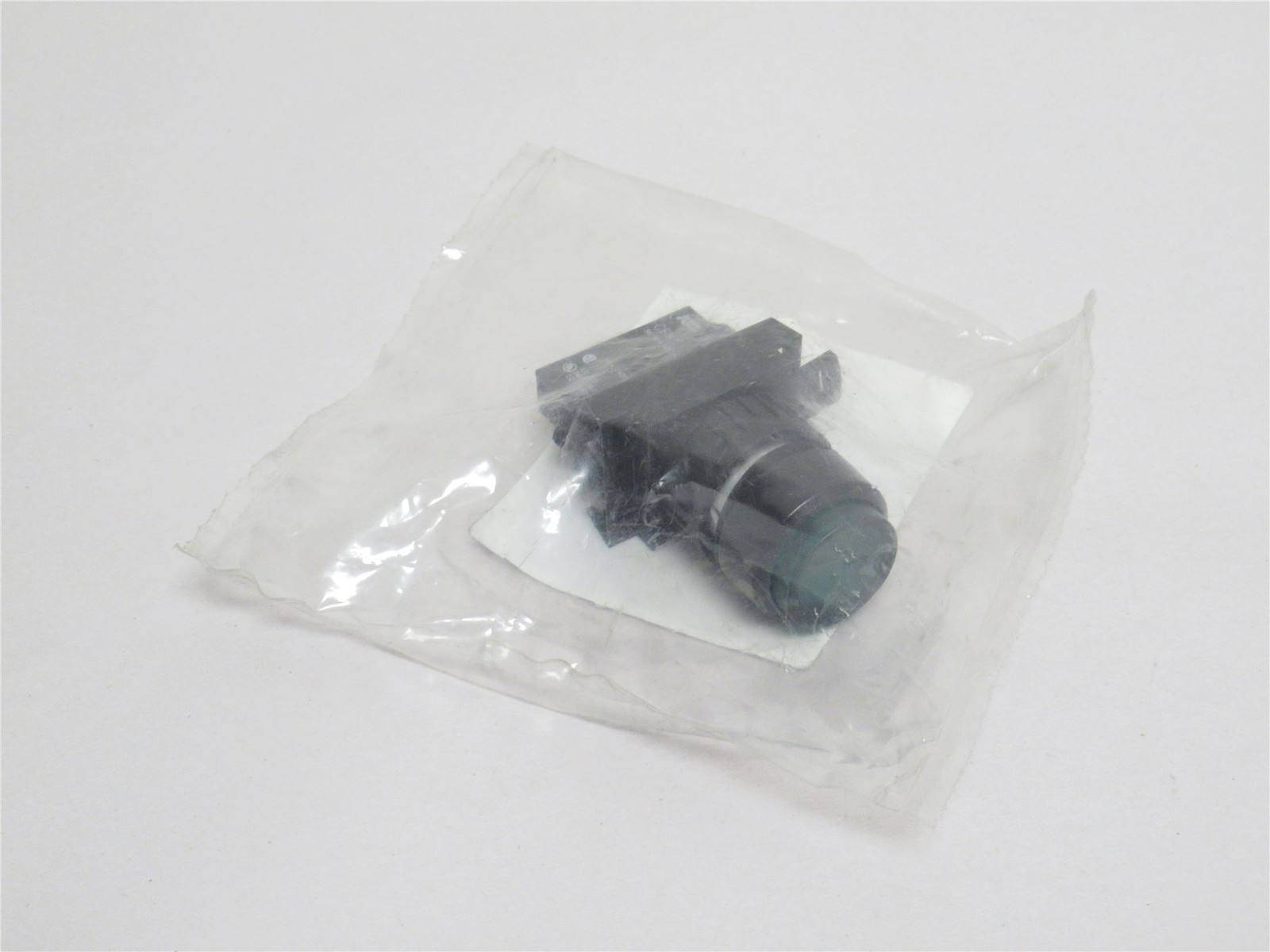 240334 New-No Box; ABB CBK-KPIF8G Green Illuminated Push-Button; 24V; Momentary