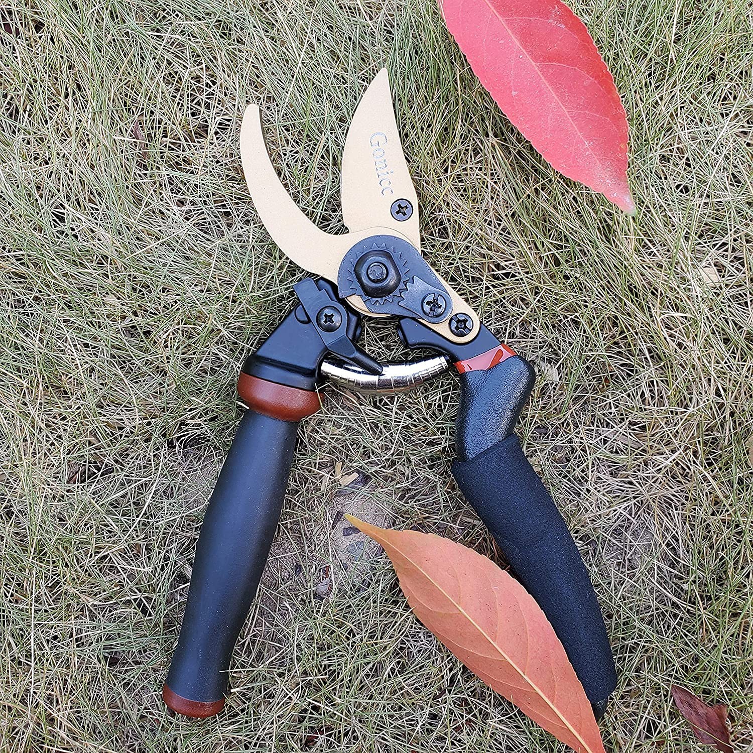 gonicc 8.5" Professional Golden Rotating Titanium Bypass Pruning Shears