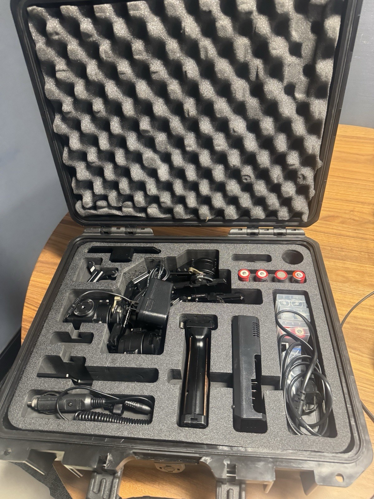 Tilta Gravity G1 Gimbal case batteries, charger and other accessories