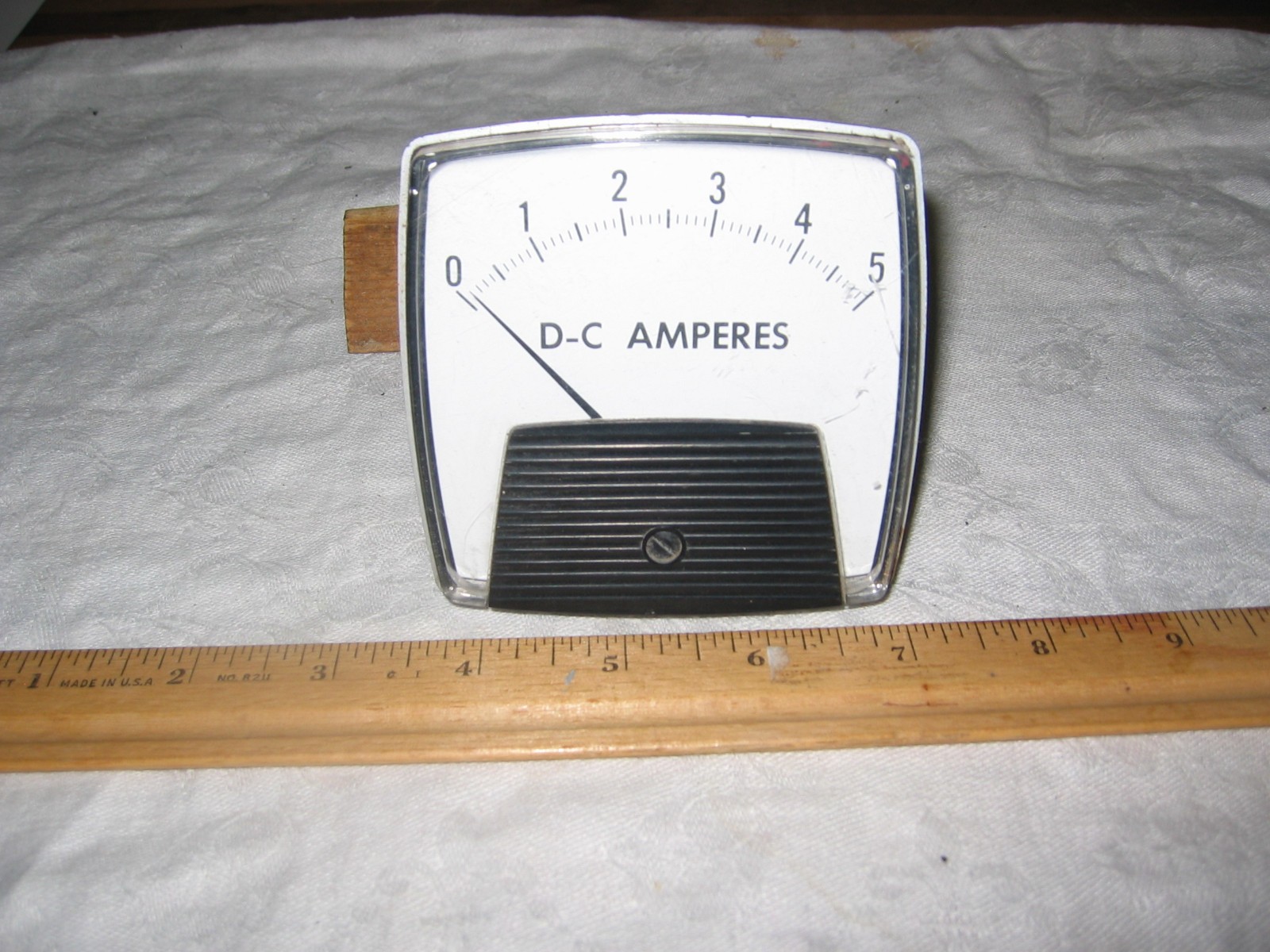 General Electric D-C Amperes Gauge 0-5 approx. 3.5"