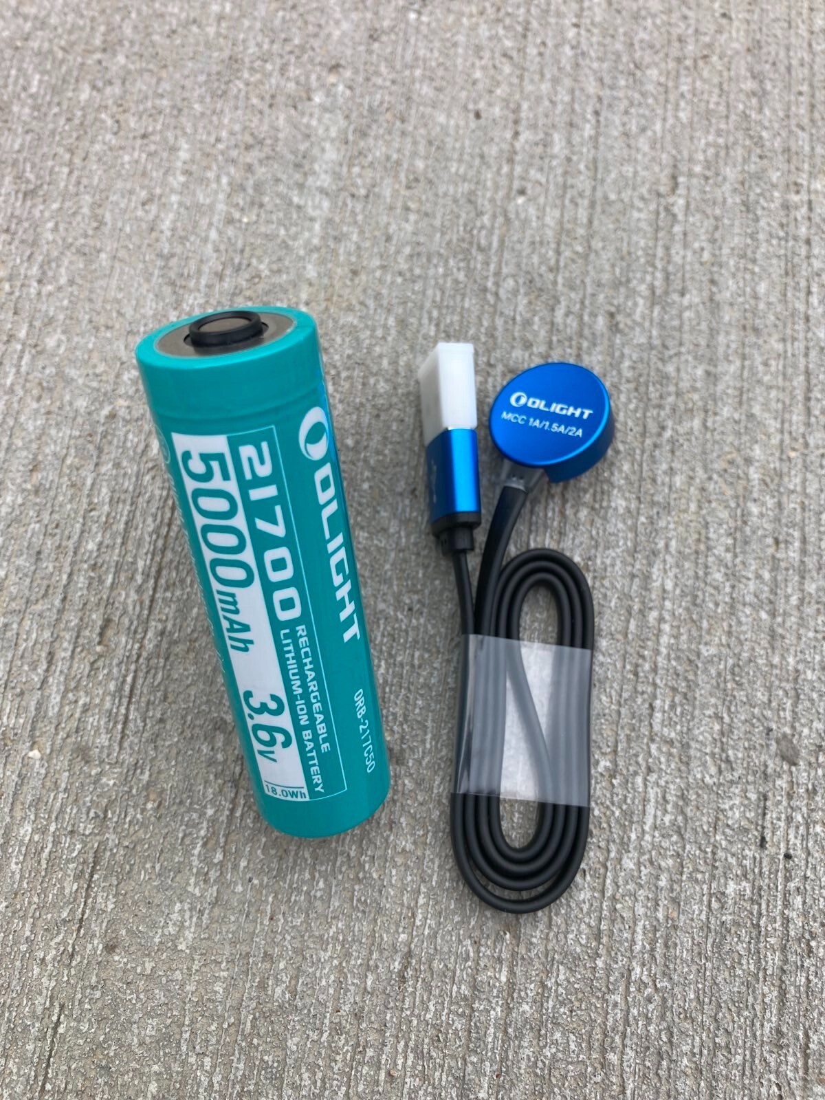 OLIGHT MCC 1A/1.5A/2A Magnetic USB Charging Cable with 21700 Battery 5000mAh