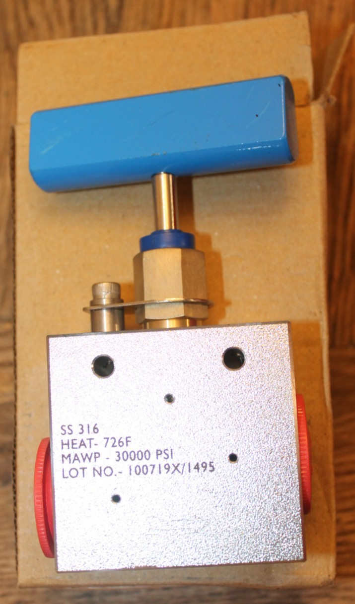 Autoclave High Pressure Needle Valve SS 316 30,000 PSI 1 1/8" female-Female
