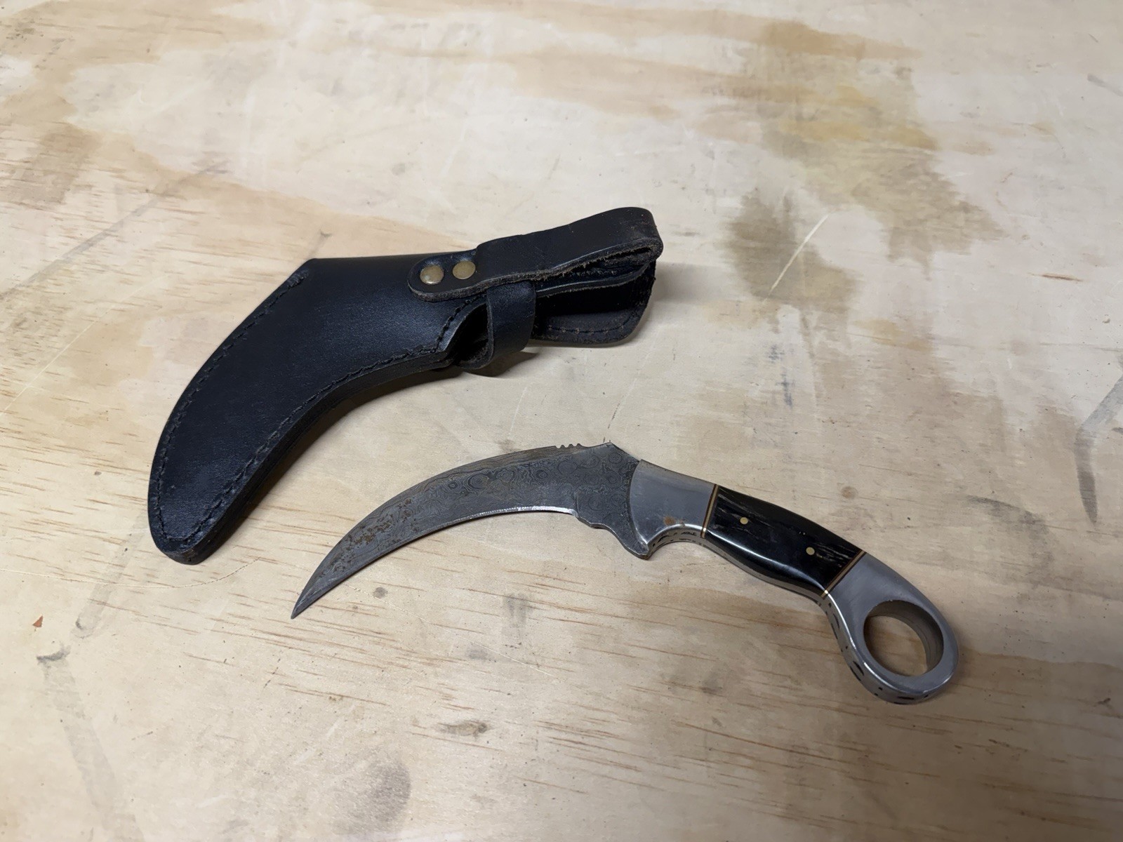 New Damascus Fixed Blade Karambit DM1177 8.5" overall. 4.25" Damascus steel kara