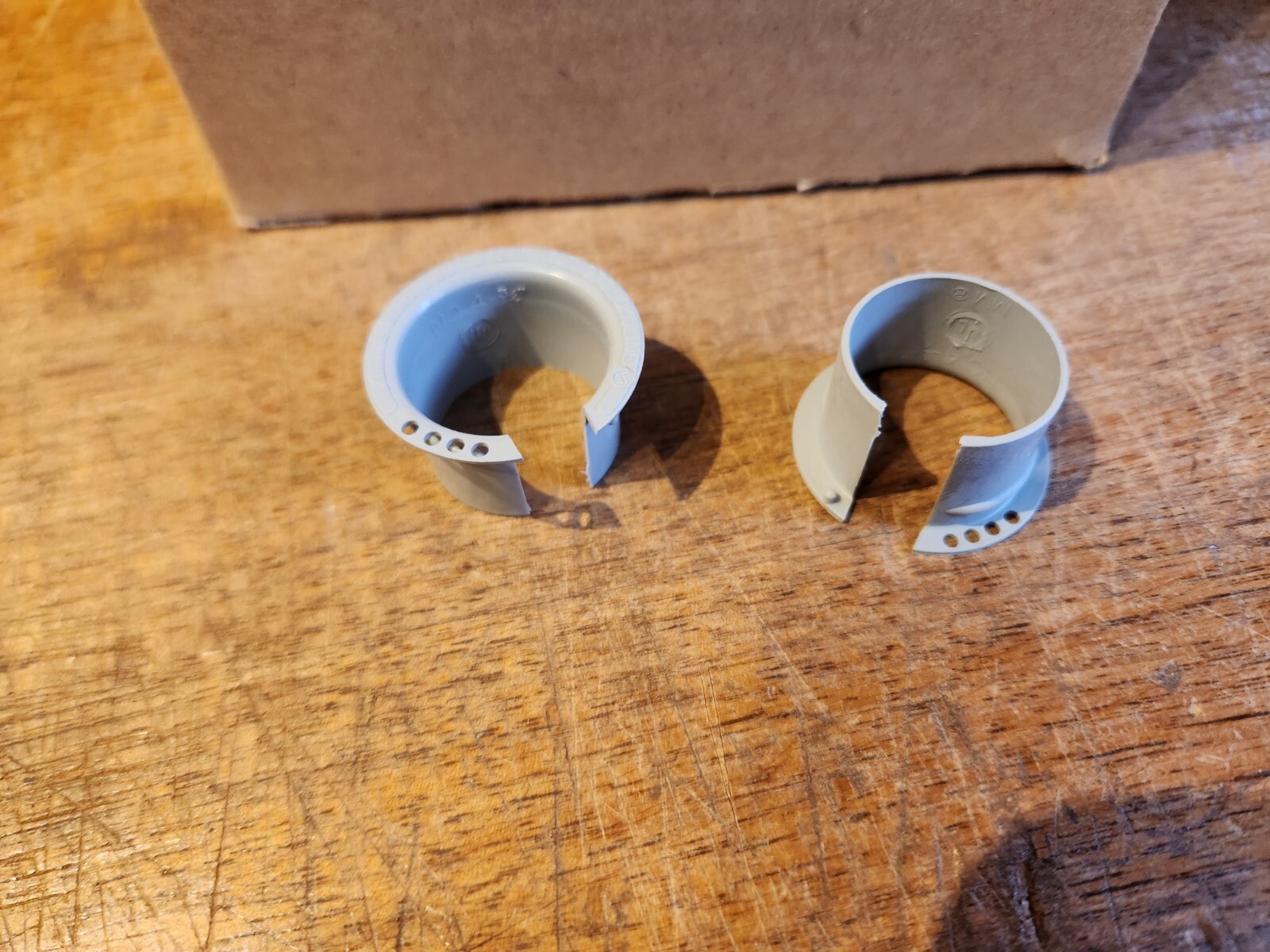 NEW BOX OF 25 ARLINGTON 4002 ADJUSTABLE THROAT LINERS 3/4" SHIPS FREE