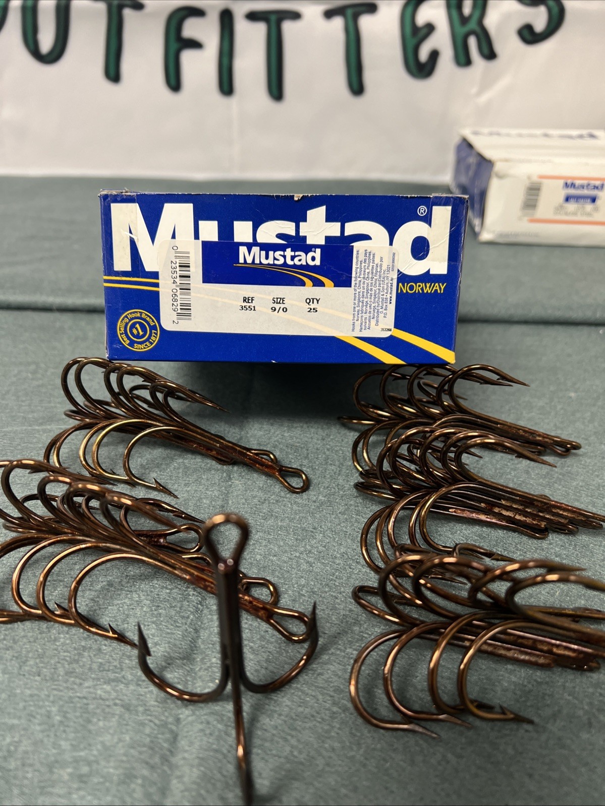 25 Pack Mustad 3551 Size 9/0 Bronze Ringed Style Treble Hooks