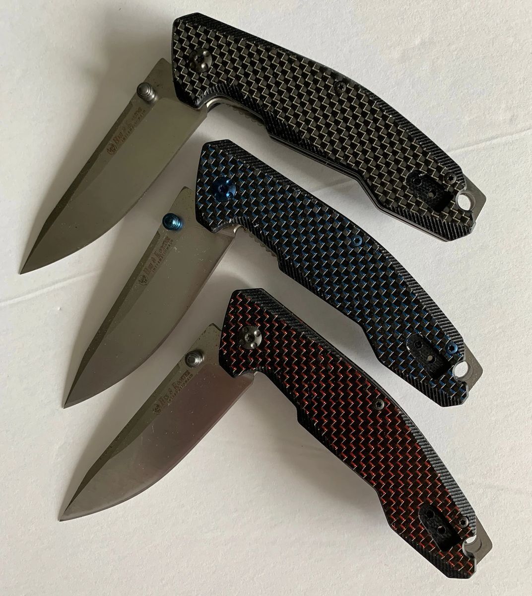 Hen & Rooster HRI-300 Carbon Fiber - Ball-Bearing Linerlock, 3.0" D2 Blade