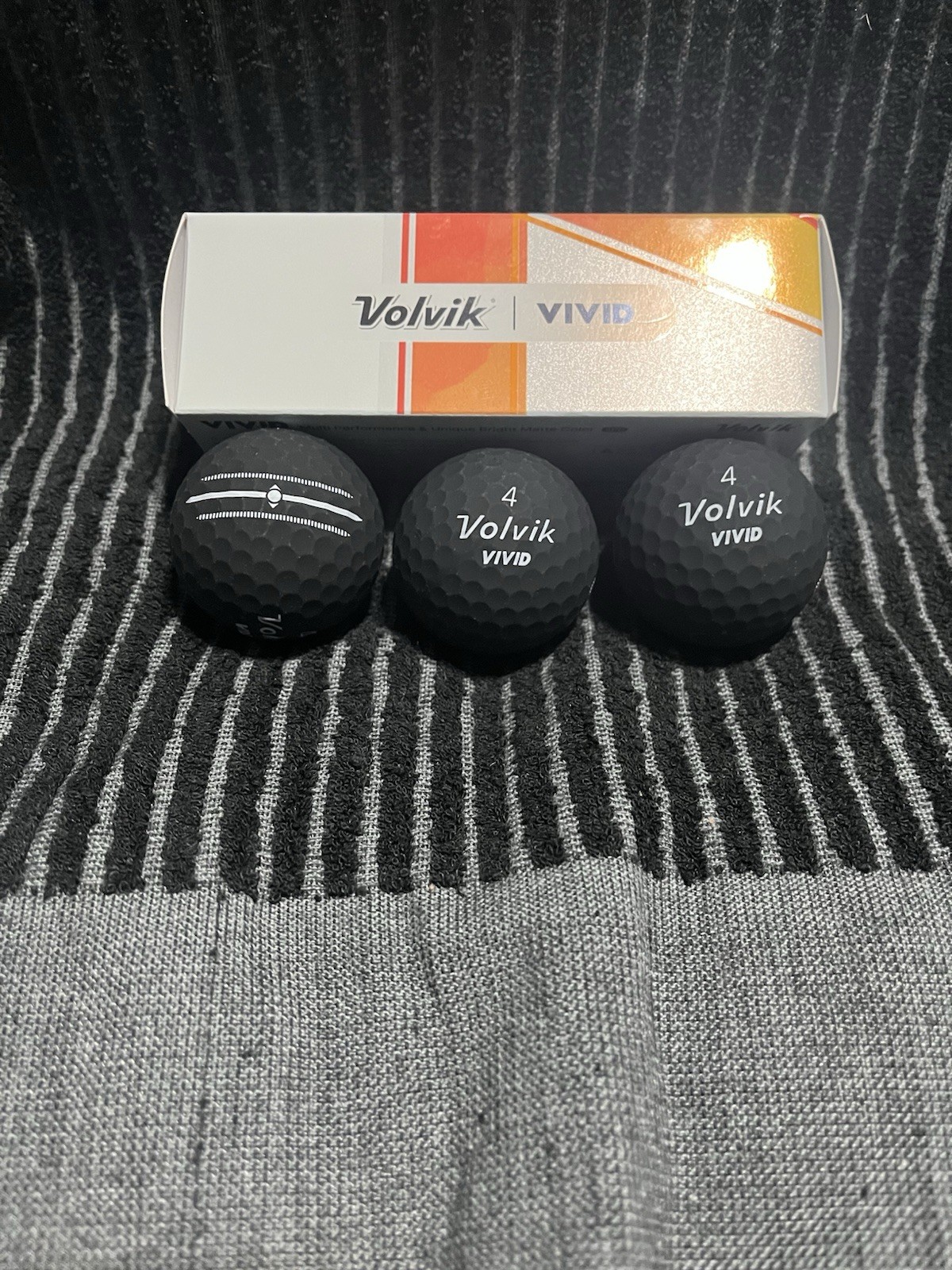Volvik Golf Vivid Matte Finish Black 3-Piece Golf Balls (1 Sleeve of 3 balls)