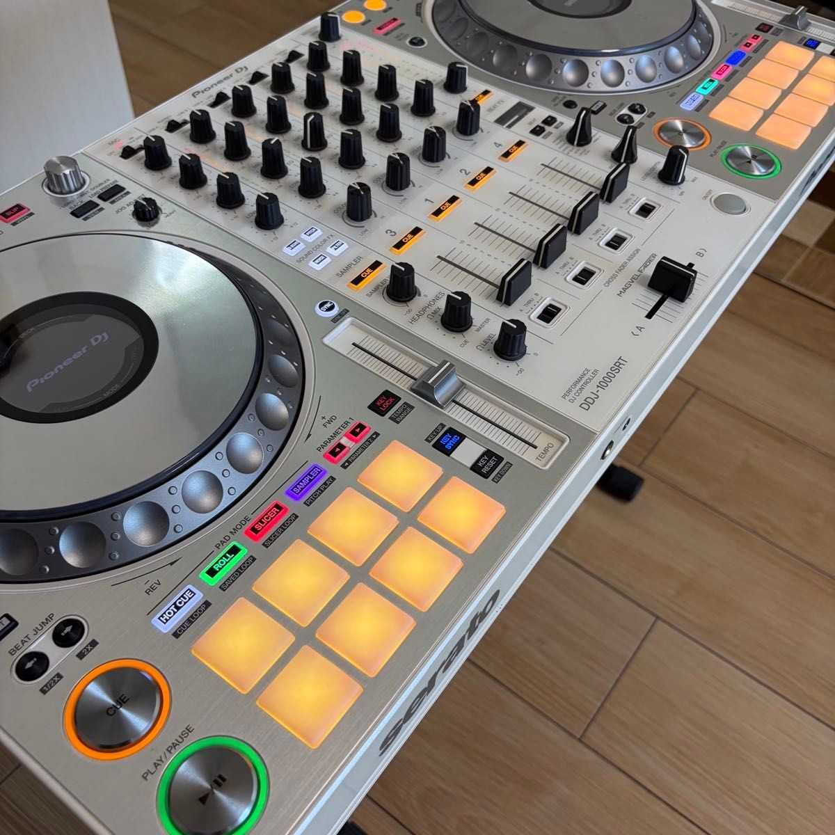 Pioneer DJ DDJ-1000SRT-W White Serato 4-Channel DJ Controller w/ Case Box Tested