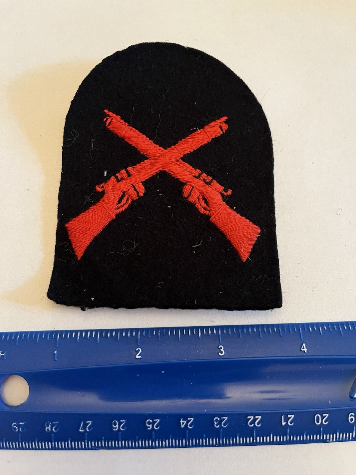 British UK Royal Marines Marksman Red Crossed Rifles Uniform Patch INV12703