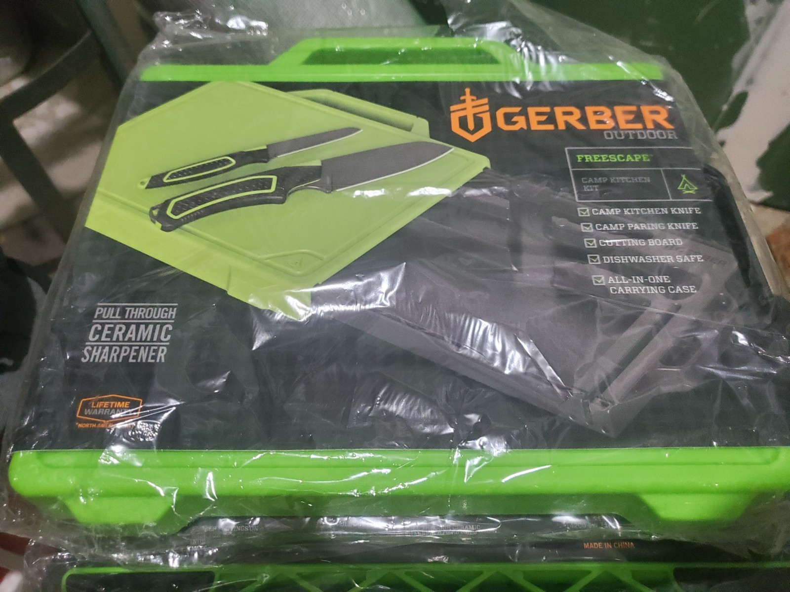 Gerber camping knife set with cutting board /tray  and sharpener /case AUTHENTIC
