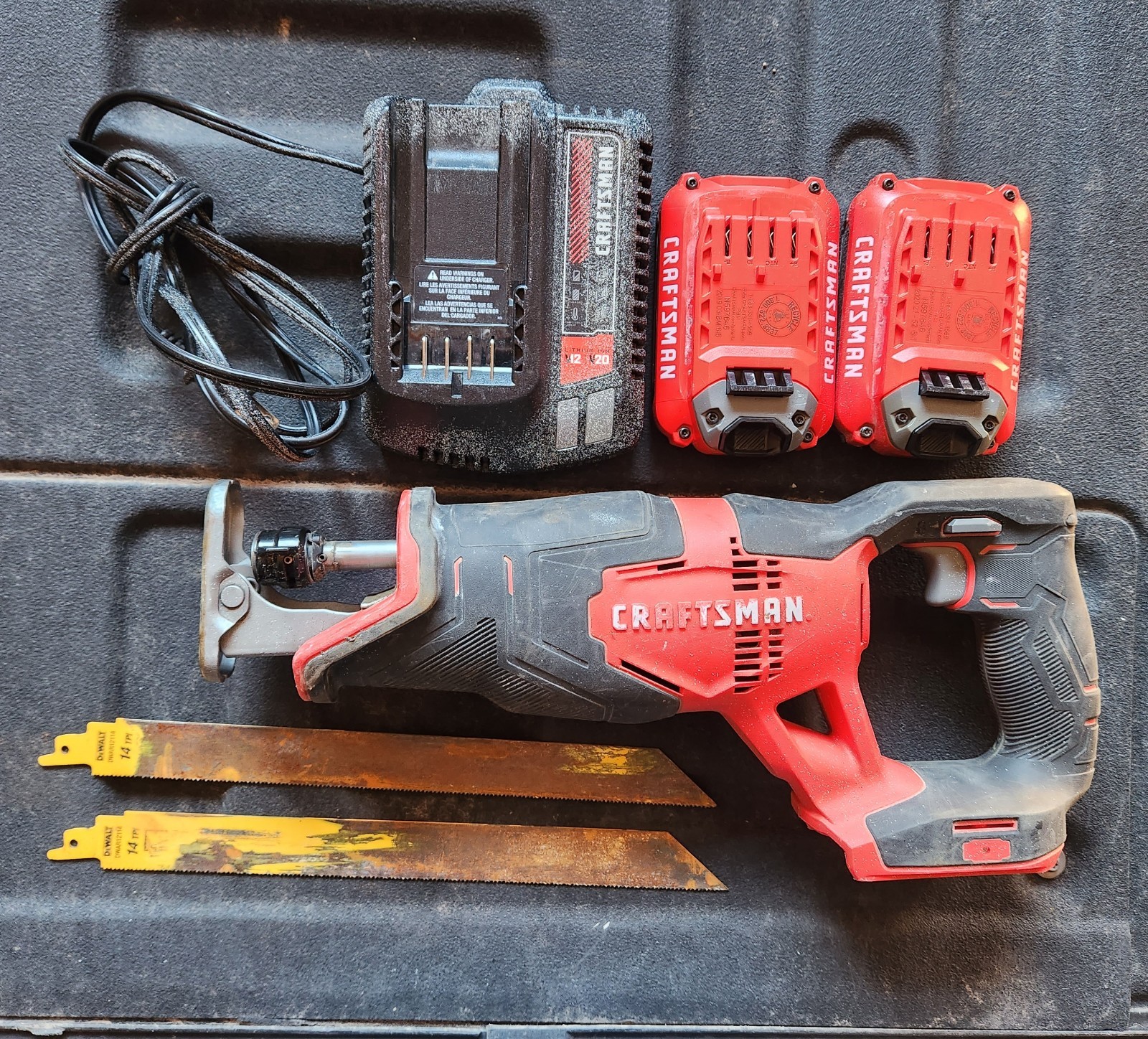 CRAFTSMAN 20V CMCS300 with 2- Batteries & 1- Charger