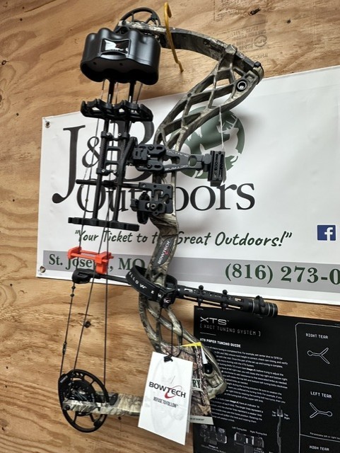 Bowtech Carbon Zion RTH Pkg. RH 70lb. in Mossy Oak Break Up Country (Brand New)