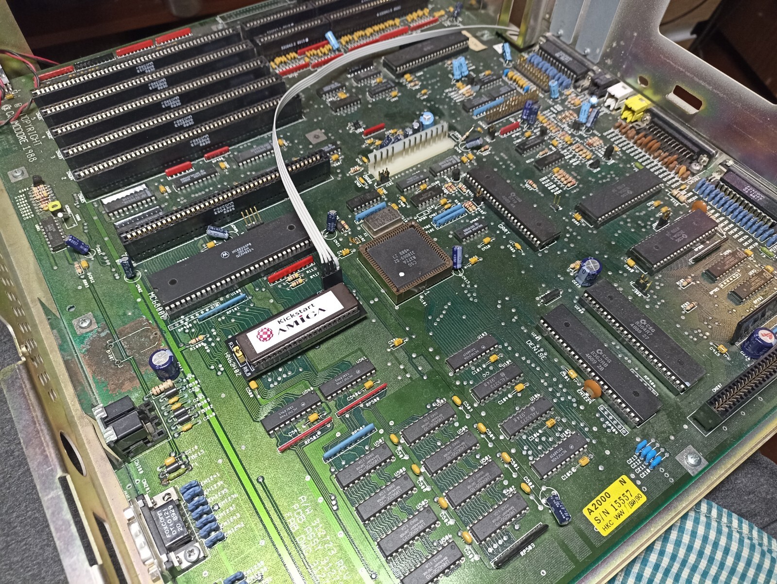 Amiga A2000 kickstart switcher adapter + 8 kickstarts in one !