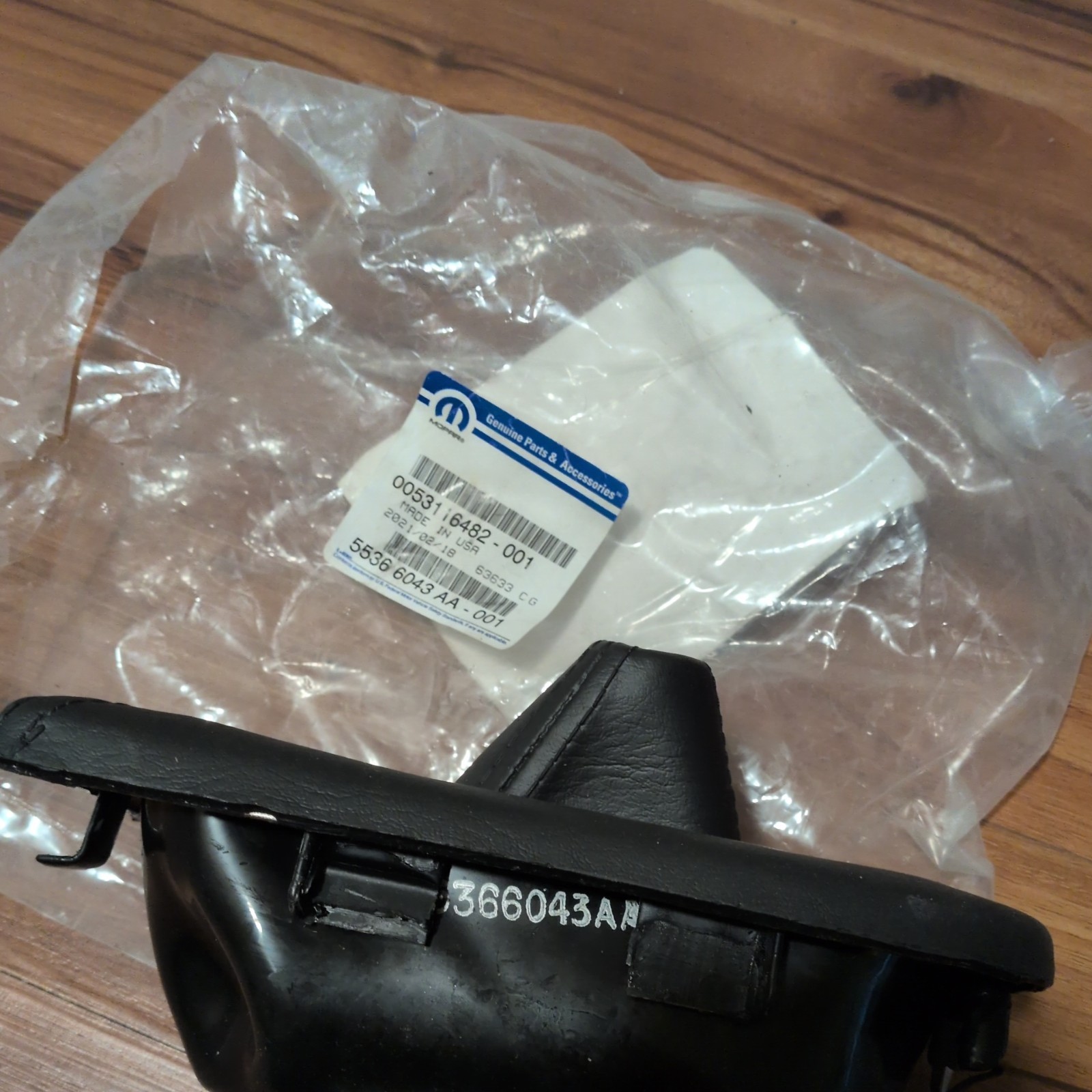 Transfer Case Shifter Boot Mopar 55366043AA