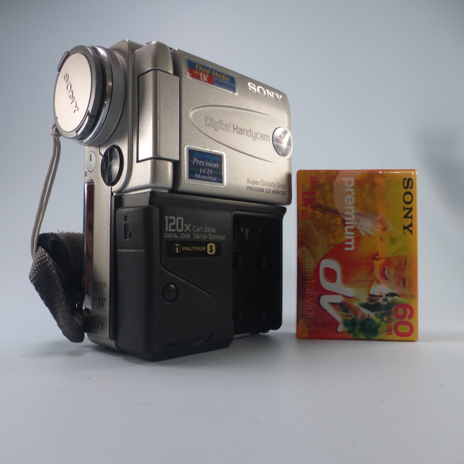 Sony Handycam DCR-PC3E Handheld MiniDV Camcorder Silver Tested