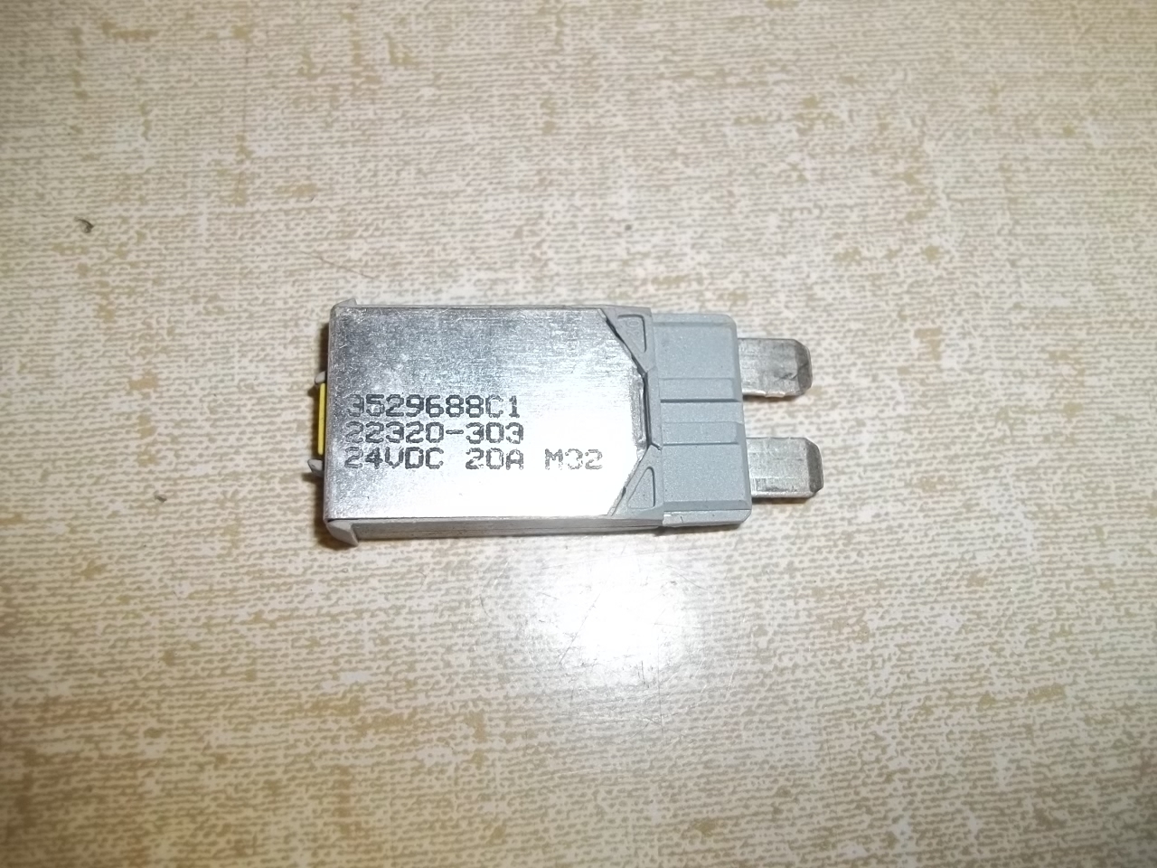 International Bussman Circuit Breaker Fuse 20A 22320-303 3529688C1 (Yellow)
