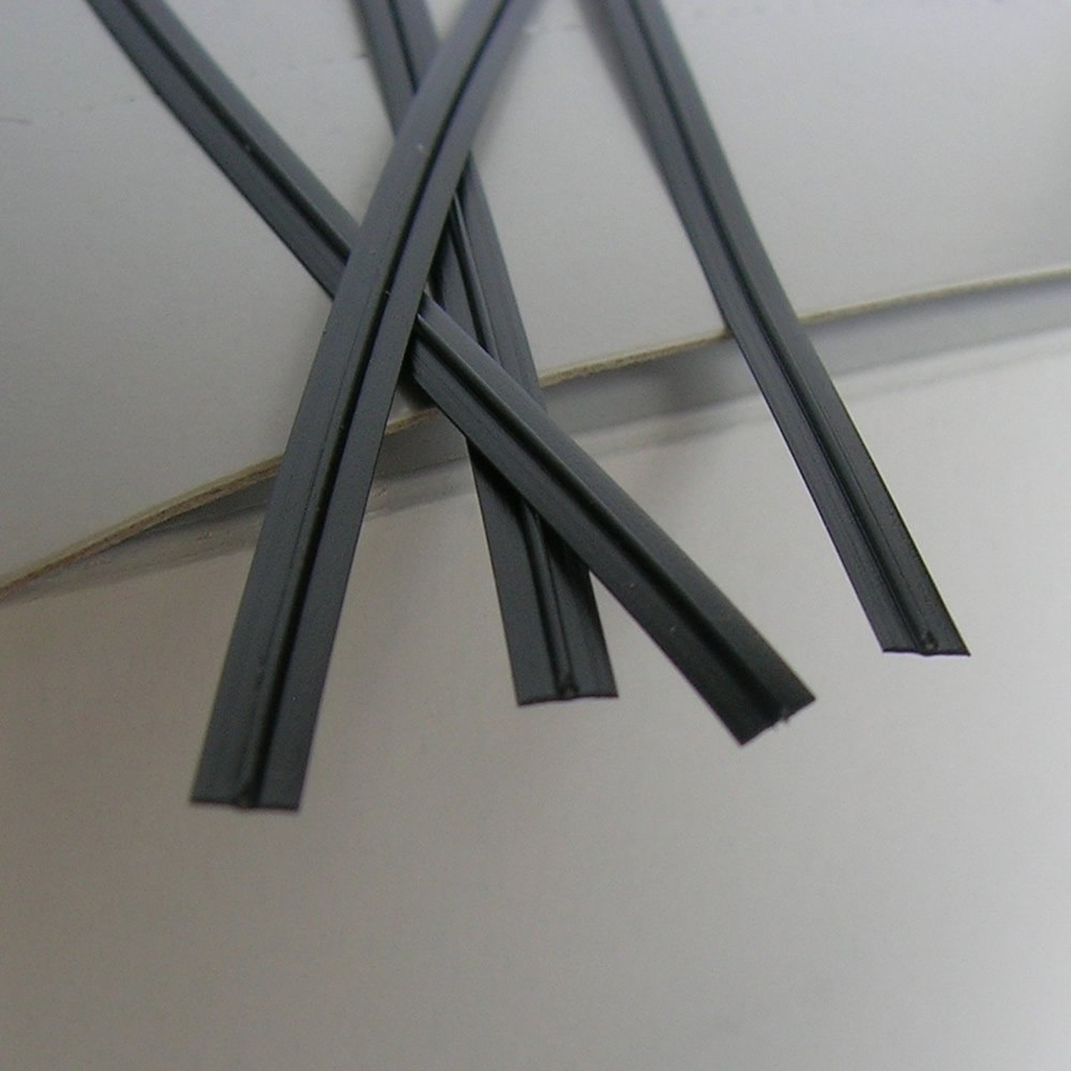 Weststone 100pcs 7" (18cm) Plastic Black Twist Ties - Flat