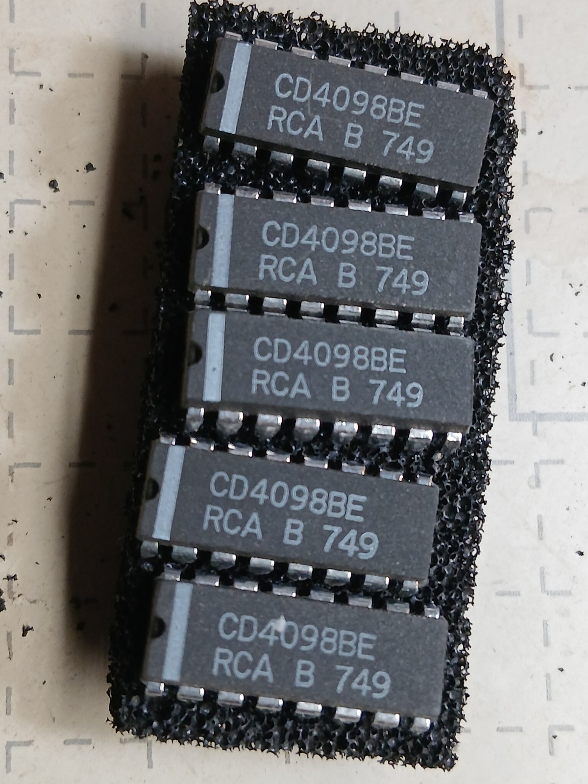 10 Pcs CD4098 Dual Multivibrator FREE SHIPPING