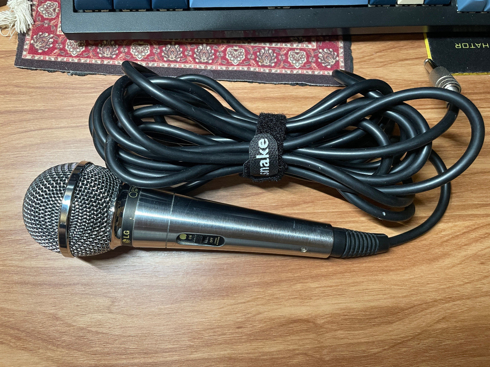 LG ACC-M900K Microphone with Built-in 5m Cable & 1/4” Jack – Very Good Condition