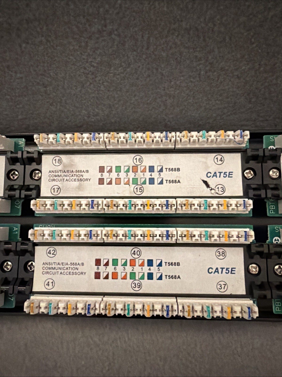 CAT5e GigaMax 48 Port Rack Mount Patch Panel Punchdown 5G596-U48 vertical cable