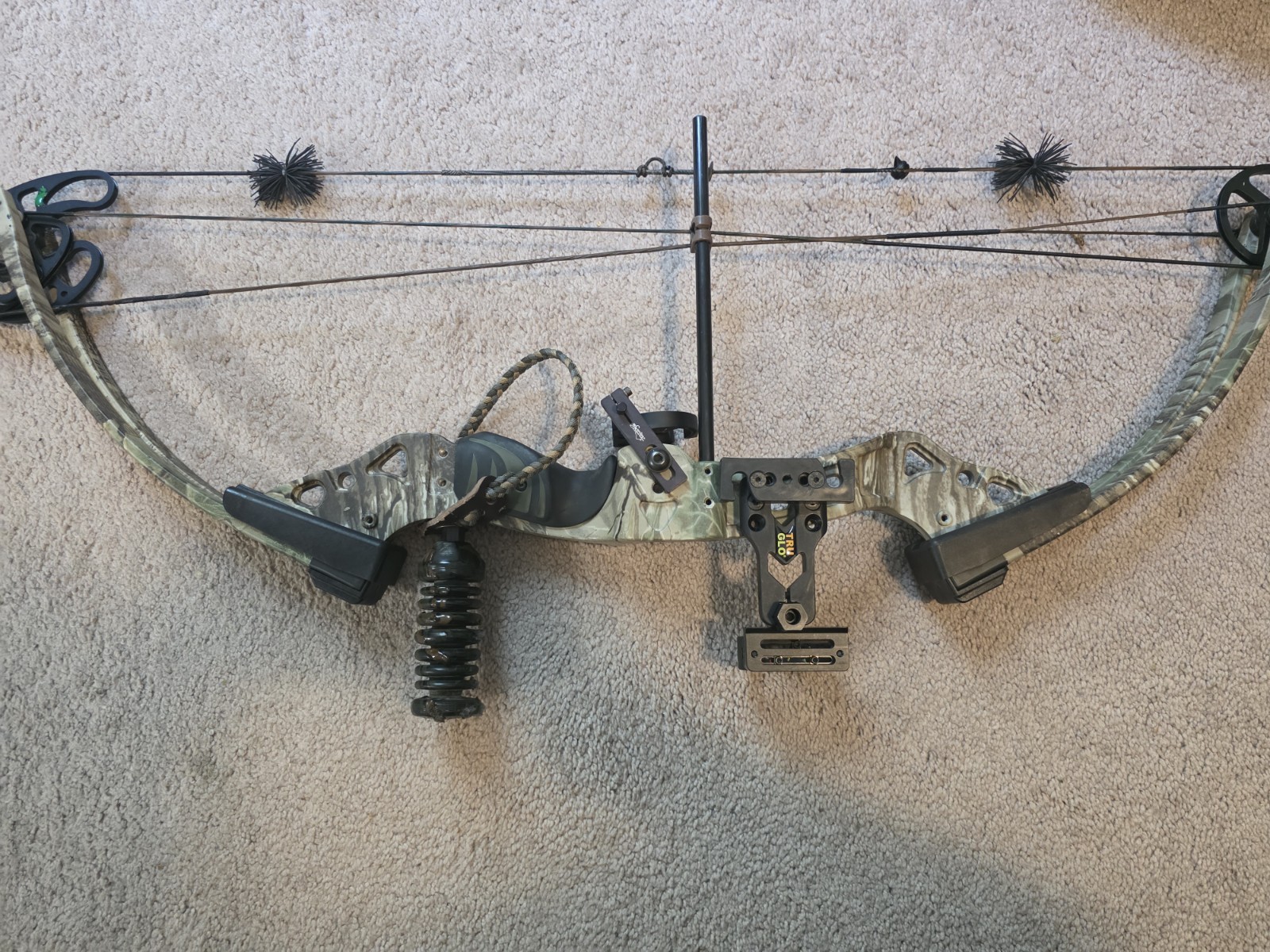 Buckmasters BTR RH Compound Bow 70lbs Pull DL 29"