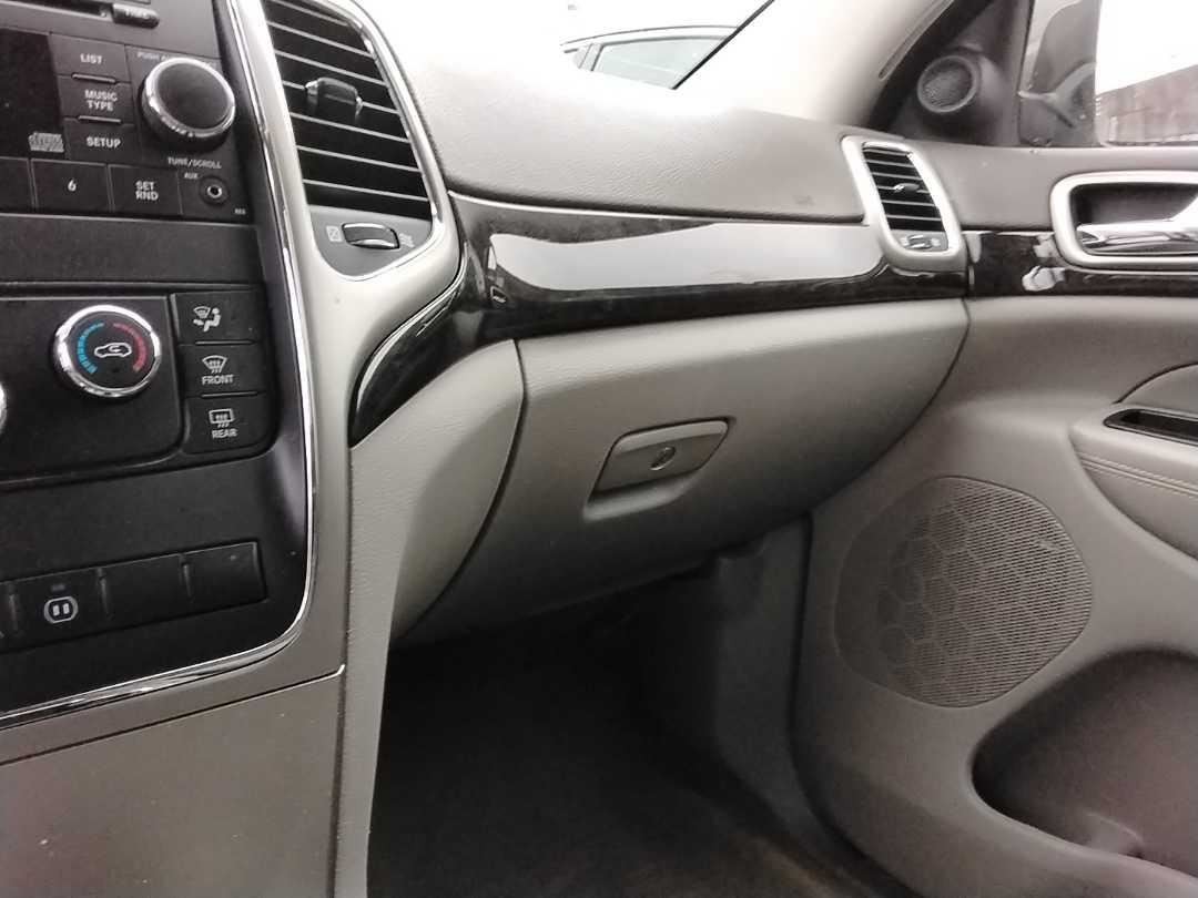 GRAND CHEROKEE 2012 Glove Box 3075824