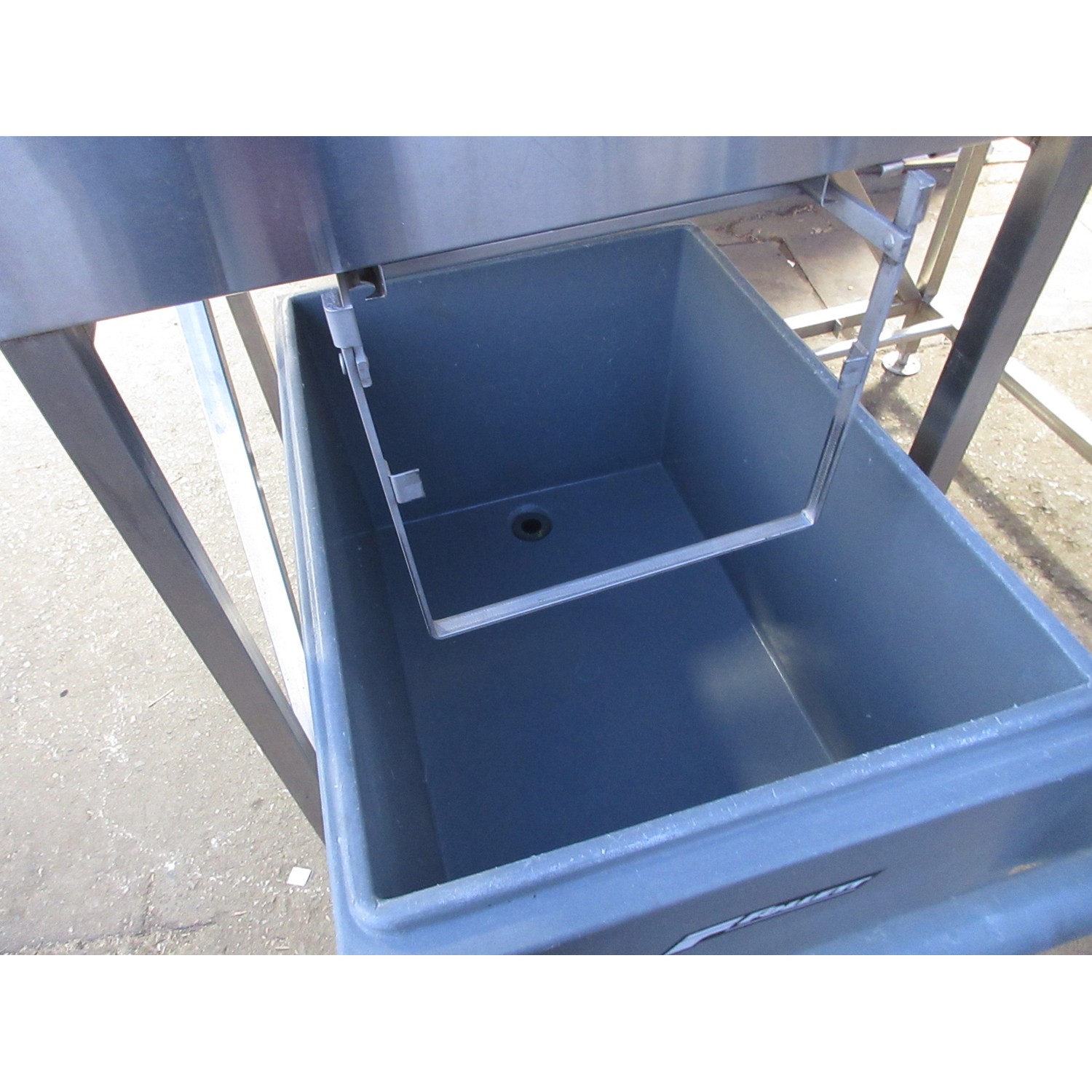 Howe 2000RL Ice Maker Flaker with Ice Storage