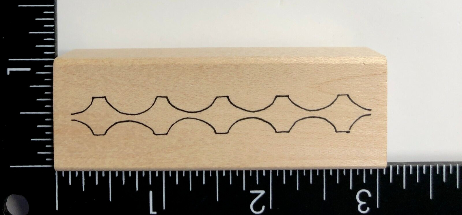 Judith Scallop Scalloped Border F192 Wood Mounted Rubber Stamp
