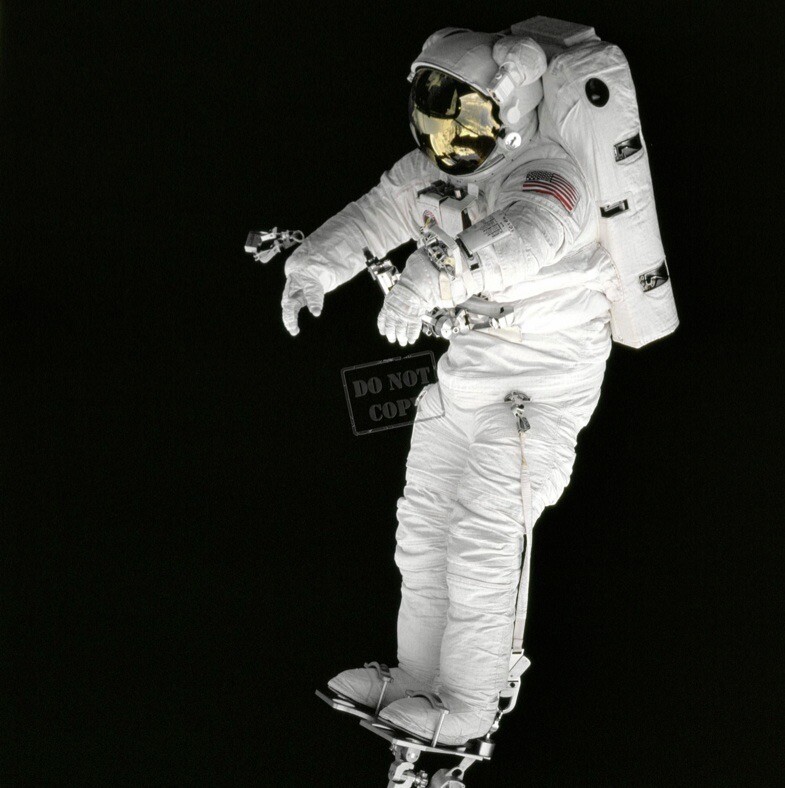 Astronaut Peter J.K. Wisoff Hubble EVAs-Spacewalk Space Shuttle 8X12 PHOTOGRAPH