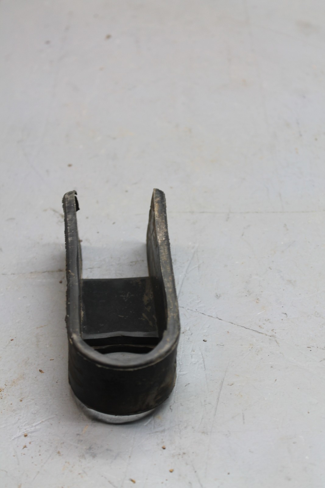 1982 SUZUKI GS300L CHAIN GUIDE
