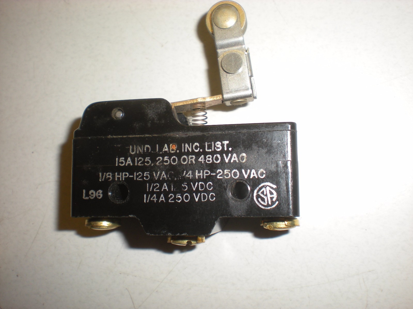 Honeywell MicroSwitch BZ-2RW826-A2 Roller Lever Snap Switch - 15A - NOS
