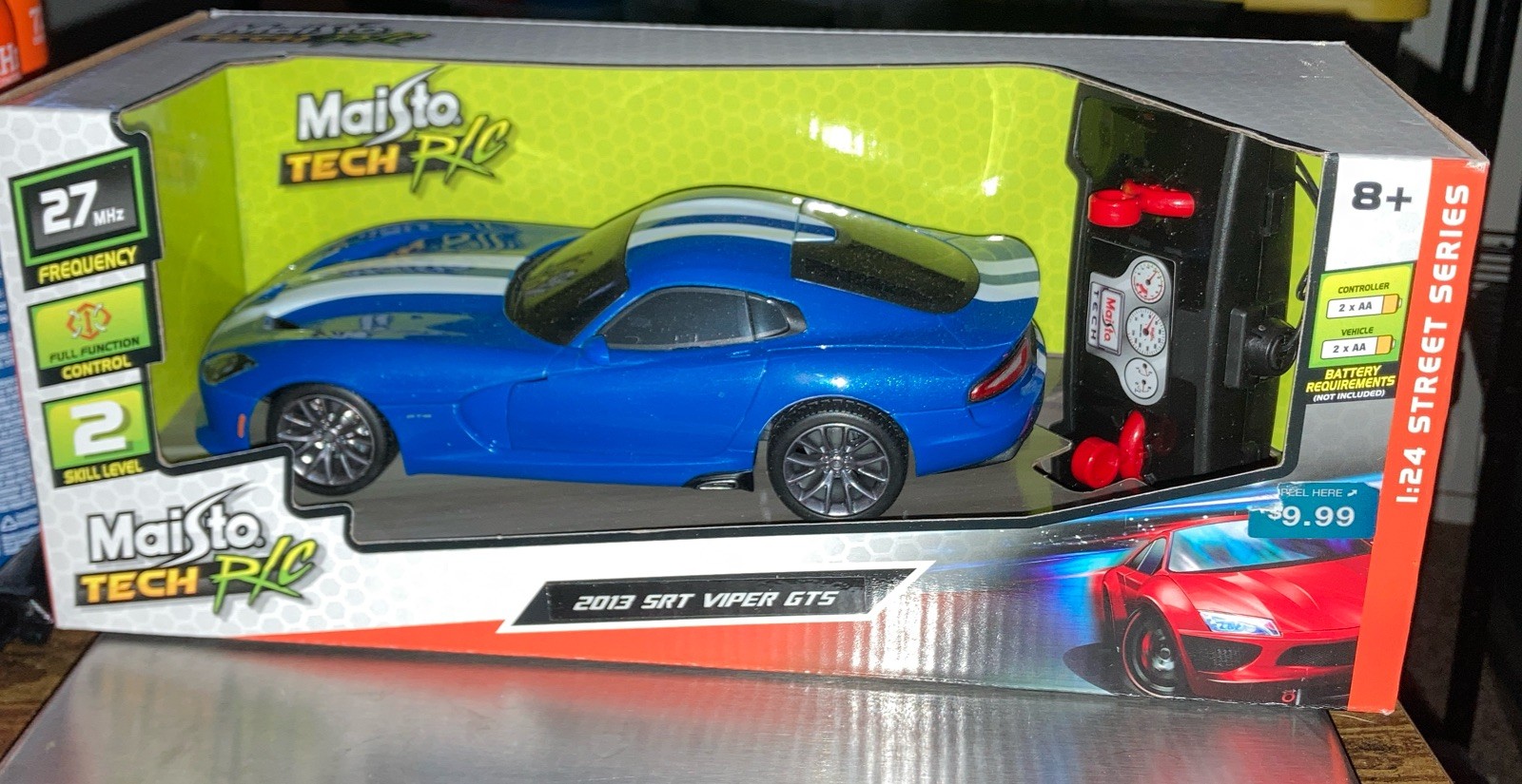 Maisto Tech R/C 2013 SRT Viper GTS Blue w/White Stripes 1:24 Scale