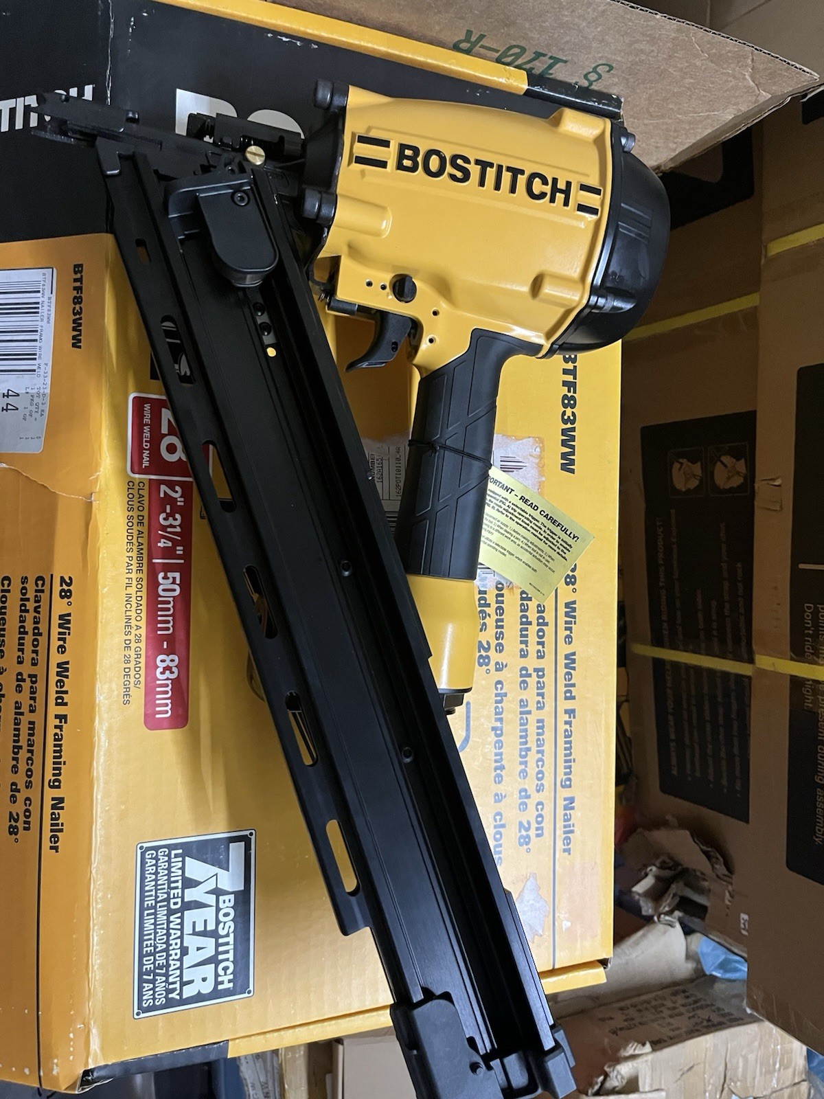 BOSTITCH BTF83WW 3.25" 28-Degree Pneumatic Top Load Wire Weld Framing Nailer