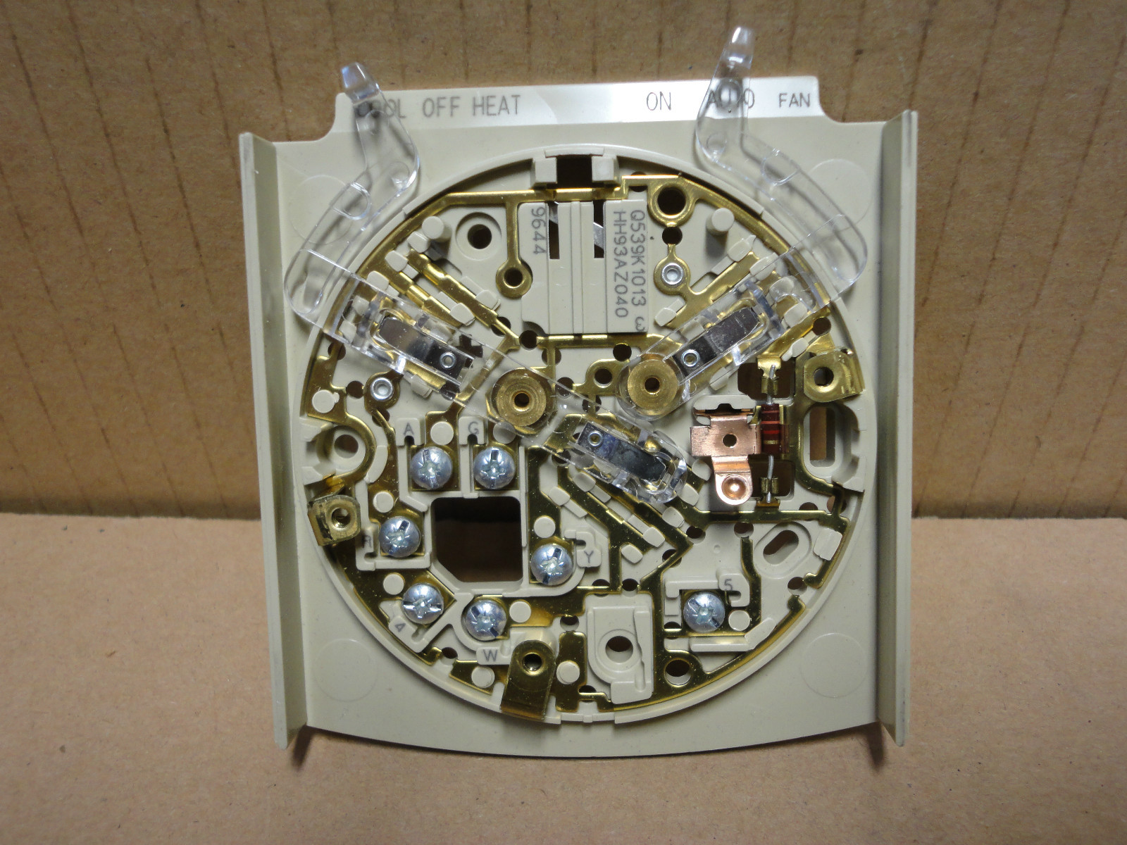 ~DiscountHVAC~ HH93AZ040 - Carrier Parts Thermostat Sub Base Honeywell Q539K1013