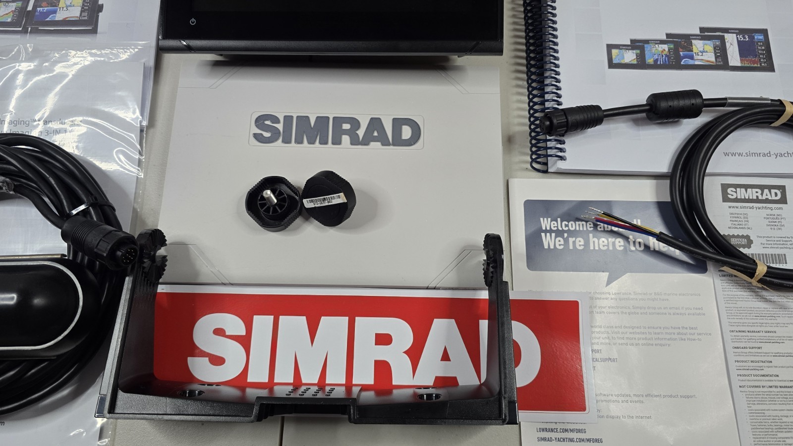 Simrad GO9 XSE Chartplotter Fishfinder w/ Active Imaging 3-in-1 Transducer
