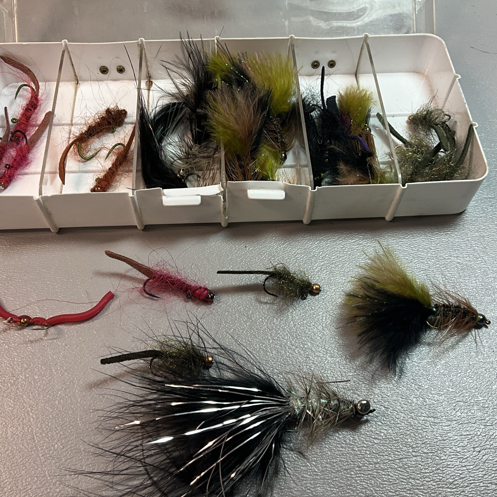 FLIES FOR FLY FISHING, (34) BONEFISHINGS AND OTHERS IN SALTWATER.(S856).