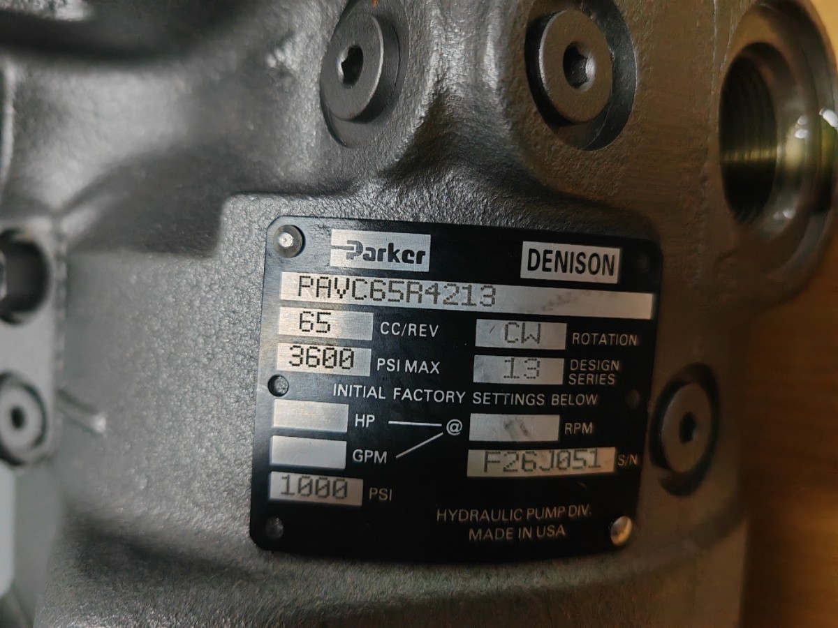 1PCS NEW Parker PAVC65R4213 Axial Piston Pump PAVC65R4213 PLC