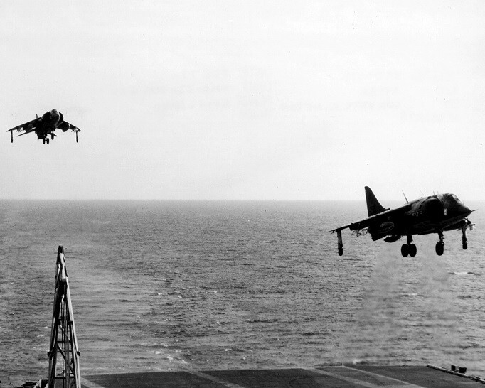 U.S. Navy USS Franklin D. Roosevelt aircraft landing 8x10 Vietnam War Photo 12a