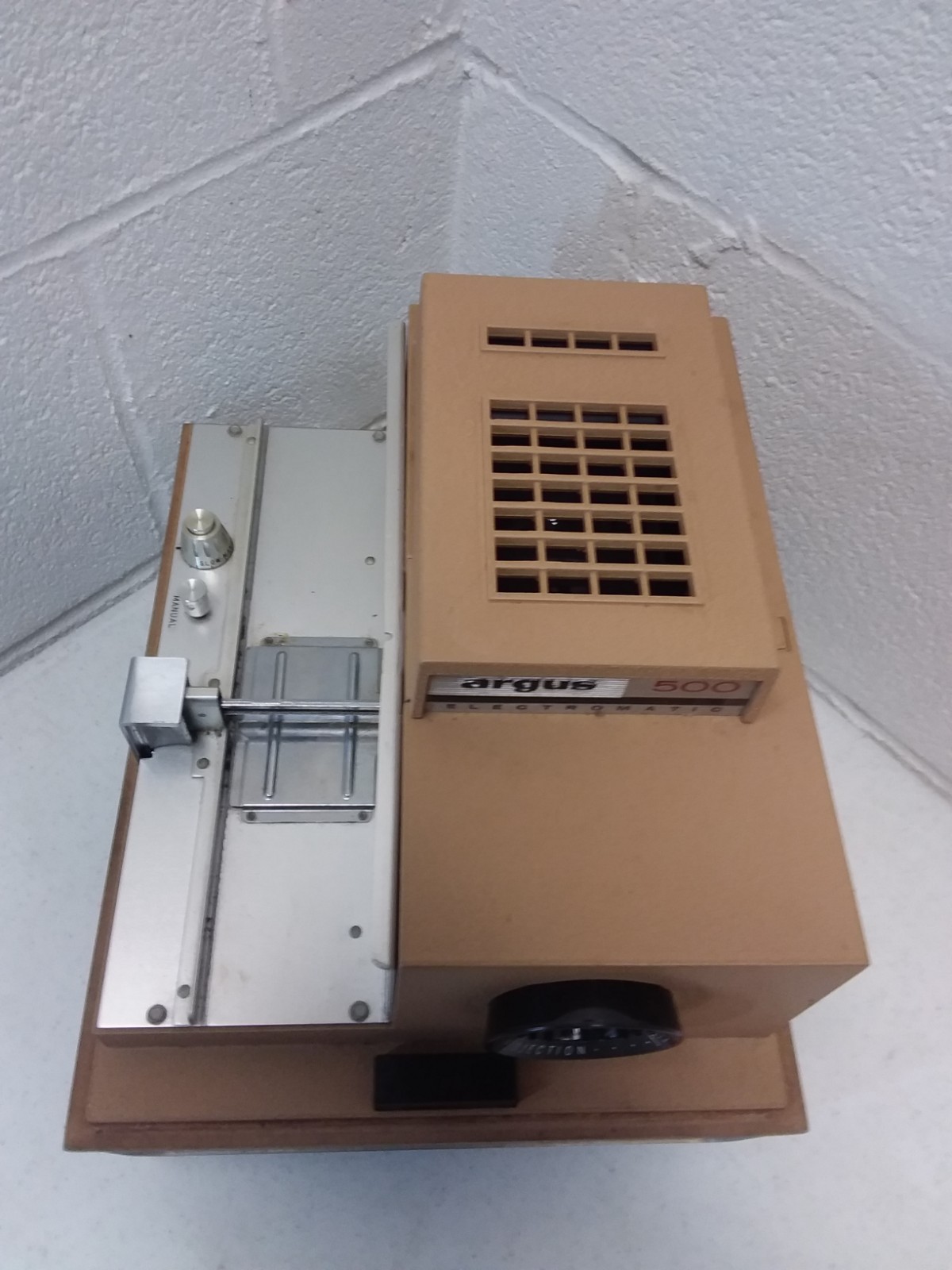 Argus 500 Automatic Slide Projector with Case and Power Cord Vintage