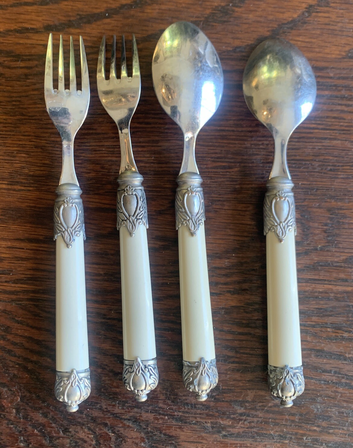 Home Essentials Renaissance Bone Stainless Steel Flatware 2 Salad Forks 2 Spoons