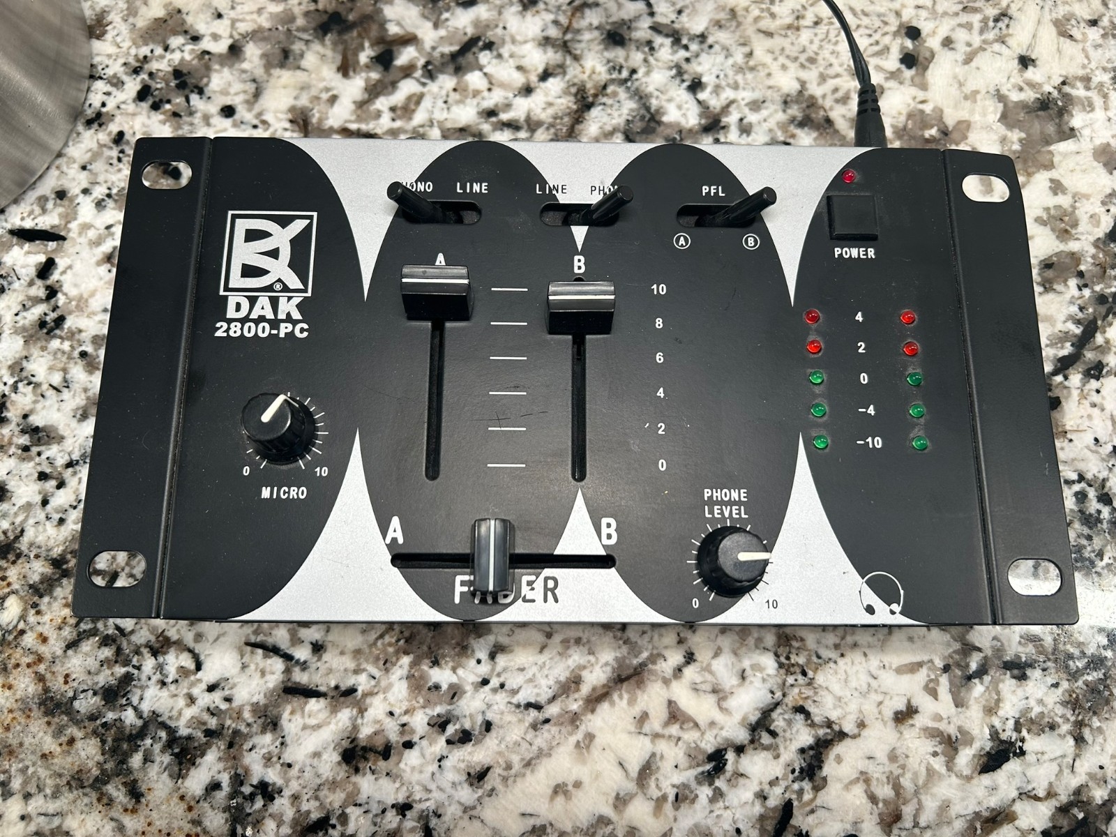DAK 2800-PC 2-Channel Analog DJ Mixer Audio Interface TESTED incl power supply