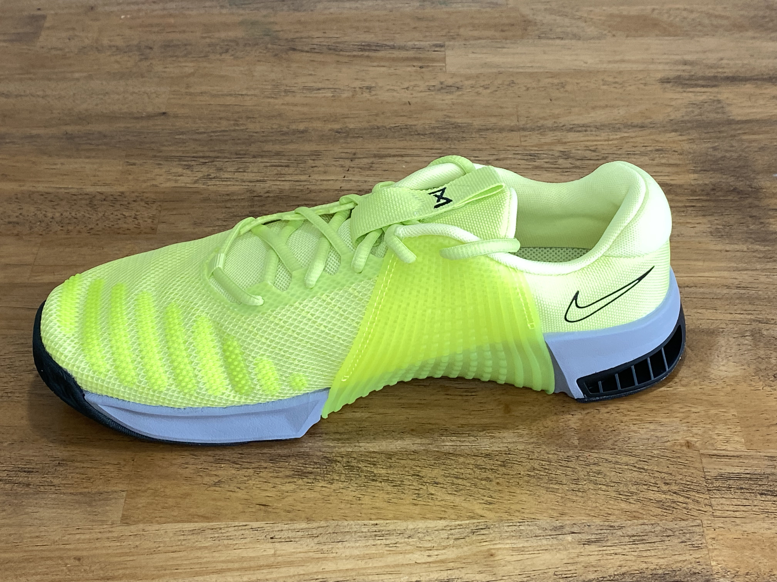 Nike Metcon 9 "Light Lemon Twist" | DZ2617-701 | Multiple Sizes