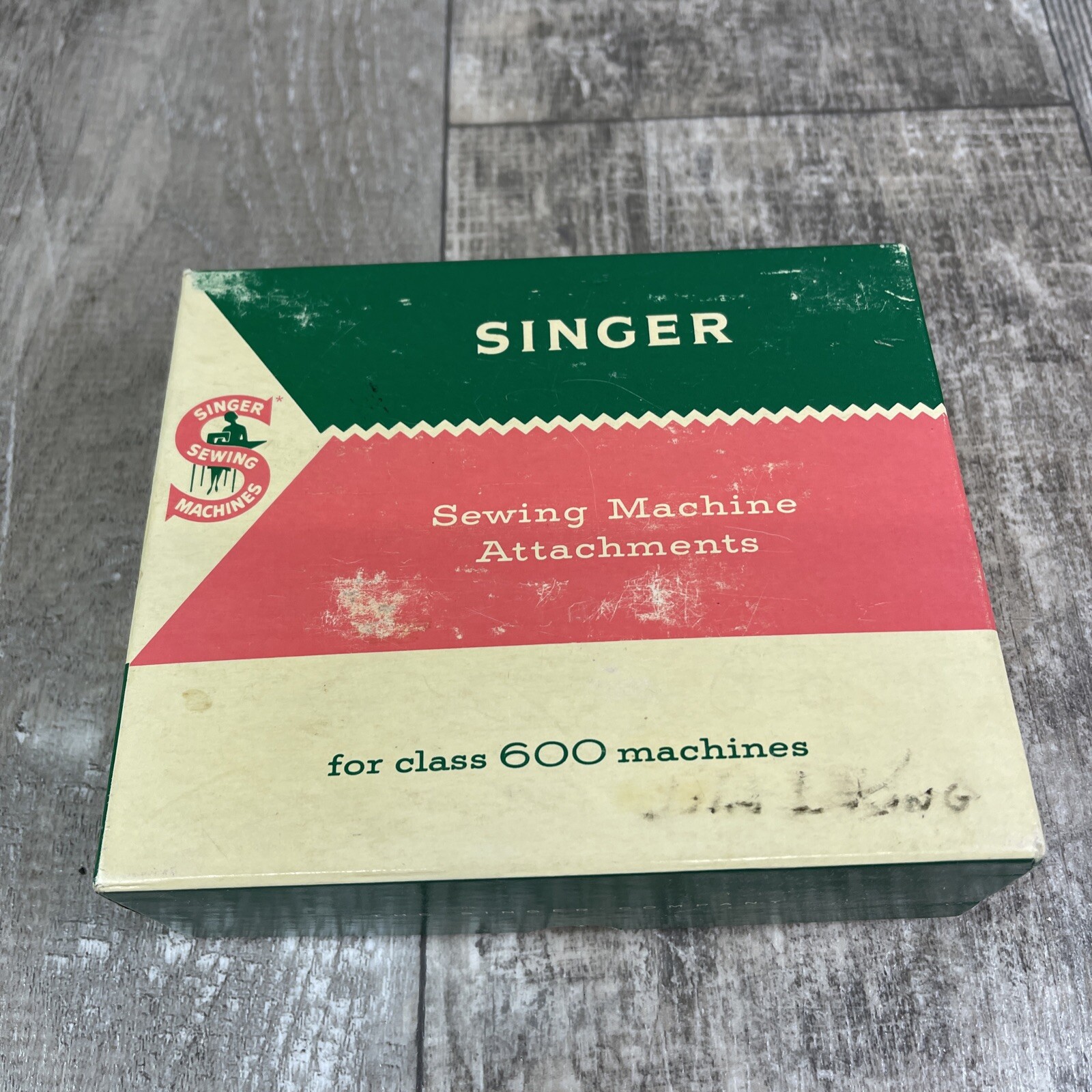 SINGER 600 Touch & Sew Sewing Machine Replacement Attachment Box Only