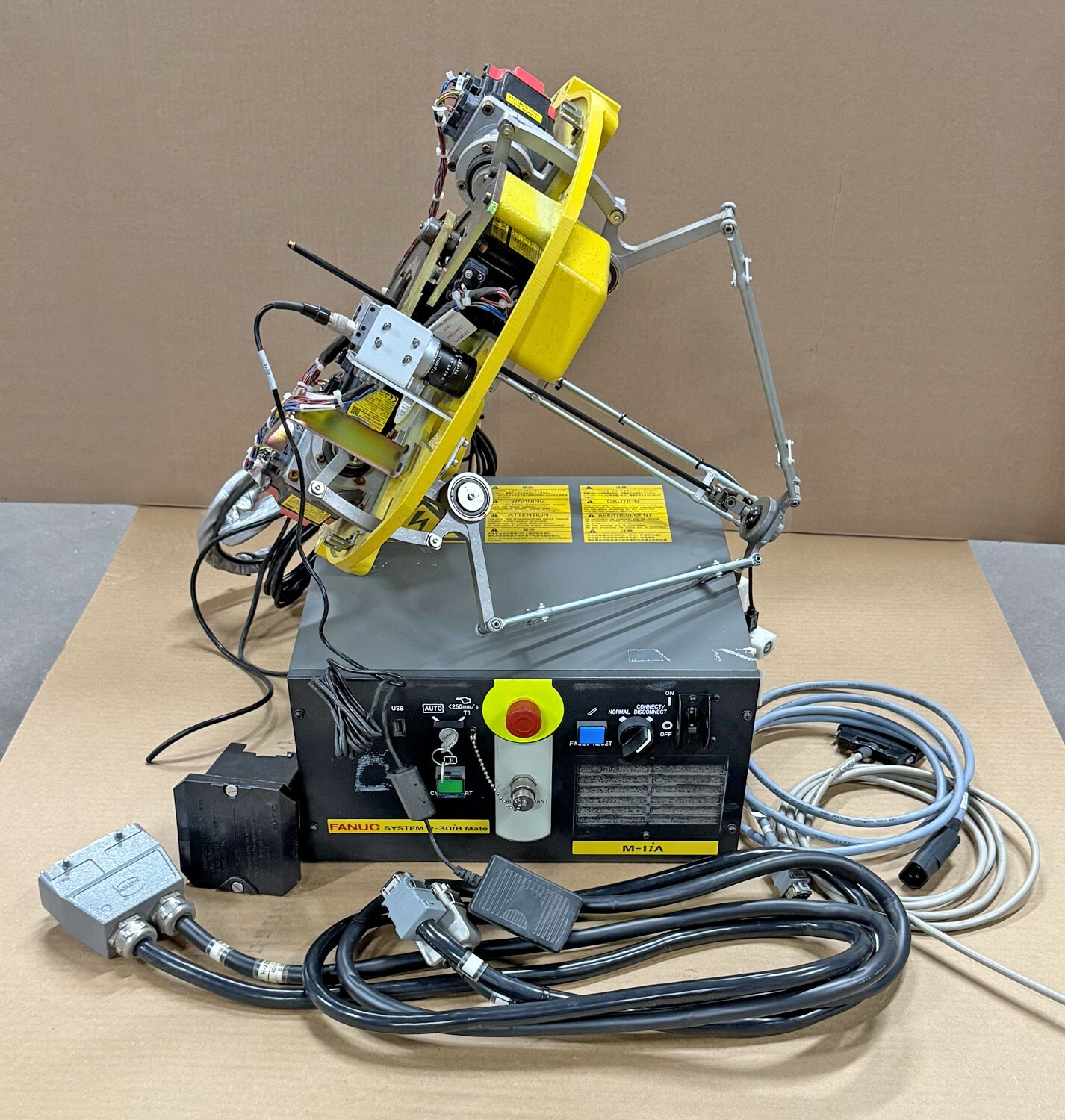 FANUC M-1iA/0.5S Delta Robot w/R-30iB Mate M-1iA Controller  280mm Reach/0.5 kg