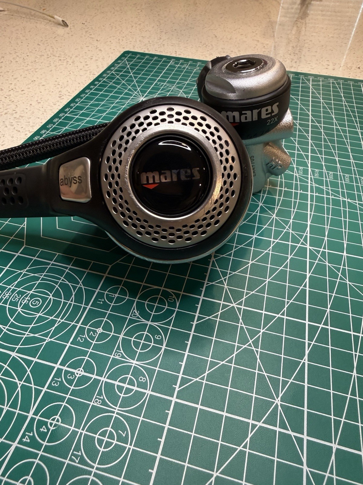 Mares Abyss MR 22x Scuba Diving Regulator w/MiFLex Hose - Yoke