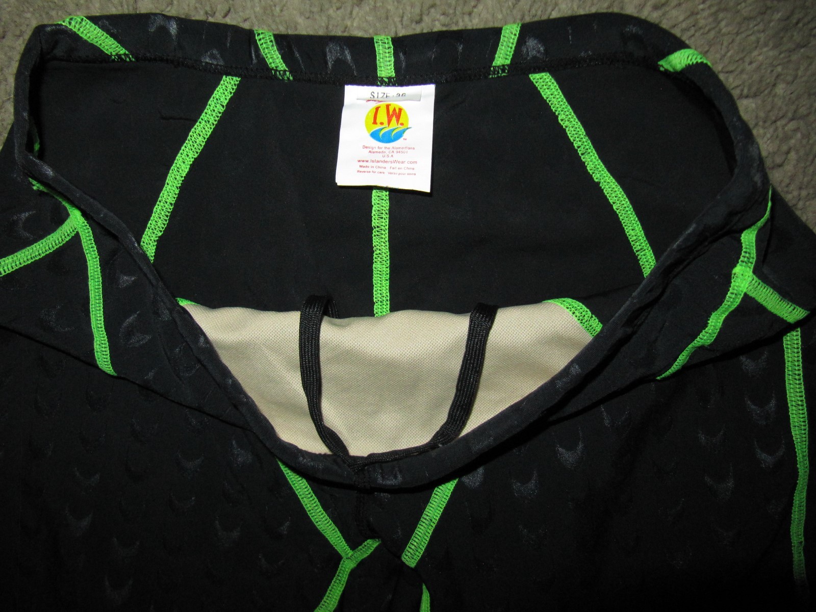 Island Wear Compression Capri Tights - Womens M (36)