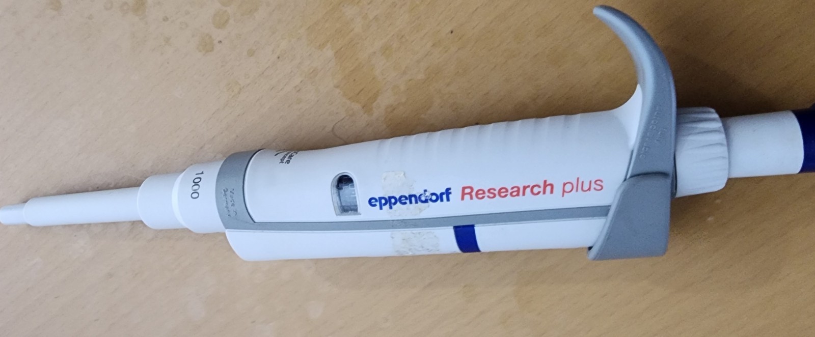 Eppendorf Research® plus Pipette, fixed volume single-channel, volume 1000 μL