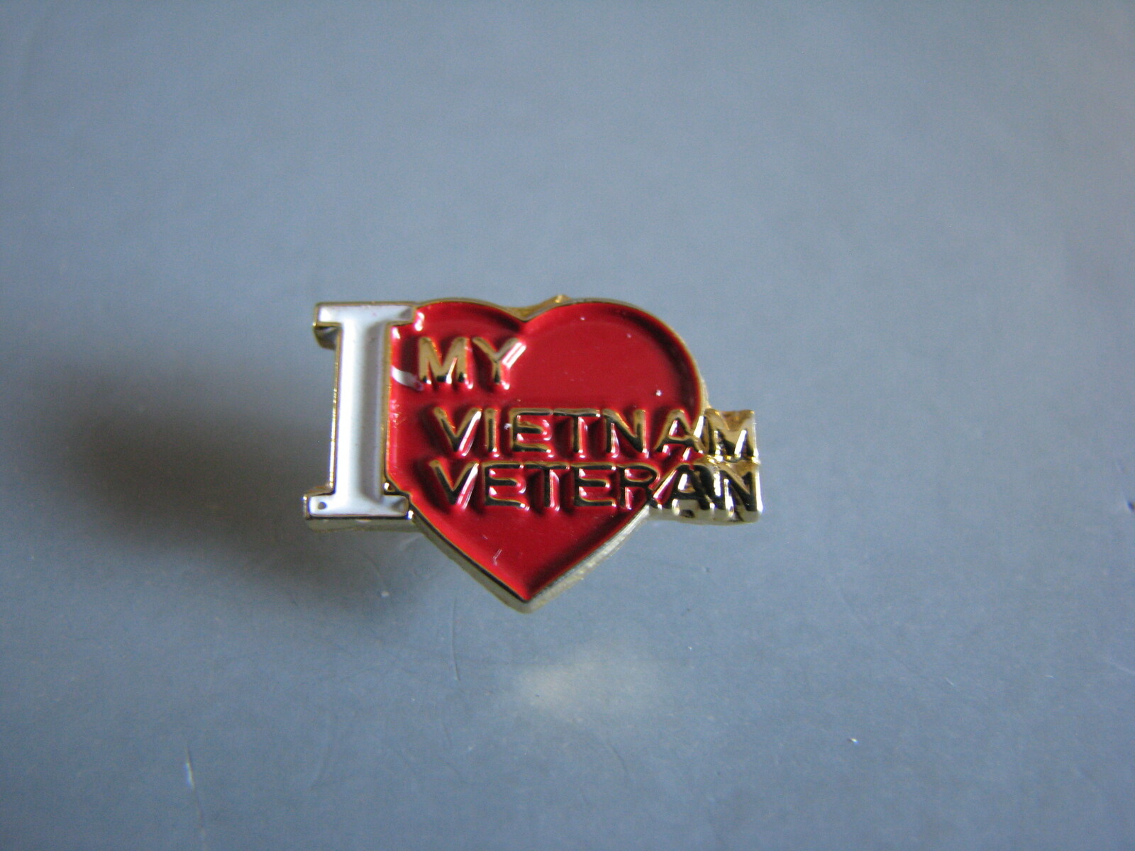 I "HEART" MY VIETNAM VETERAN MILITARY MILITARIA HAT PIN LAPEL PIN