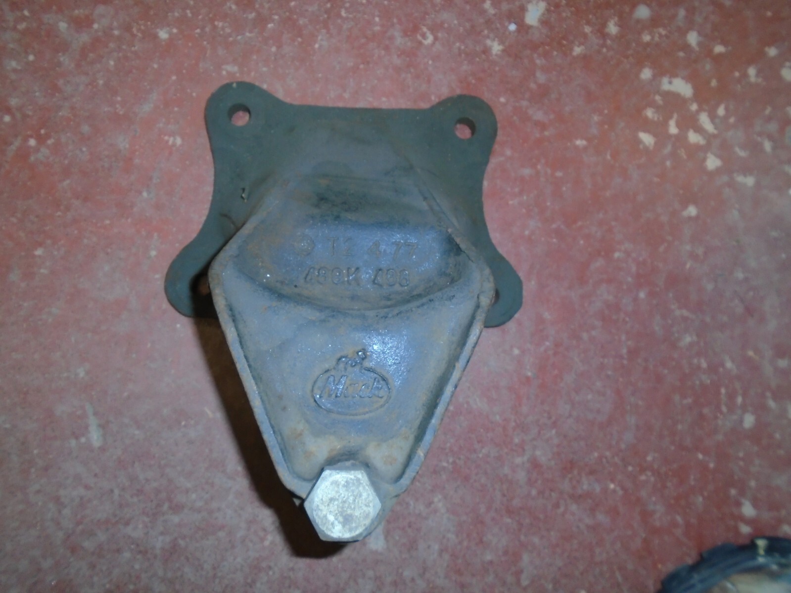488K488 MACK SPRING HANGER T2 477
